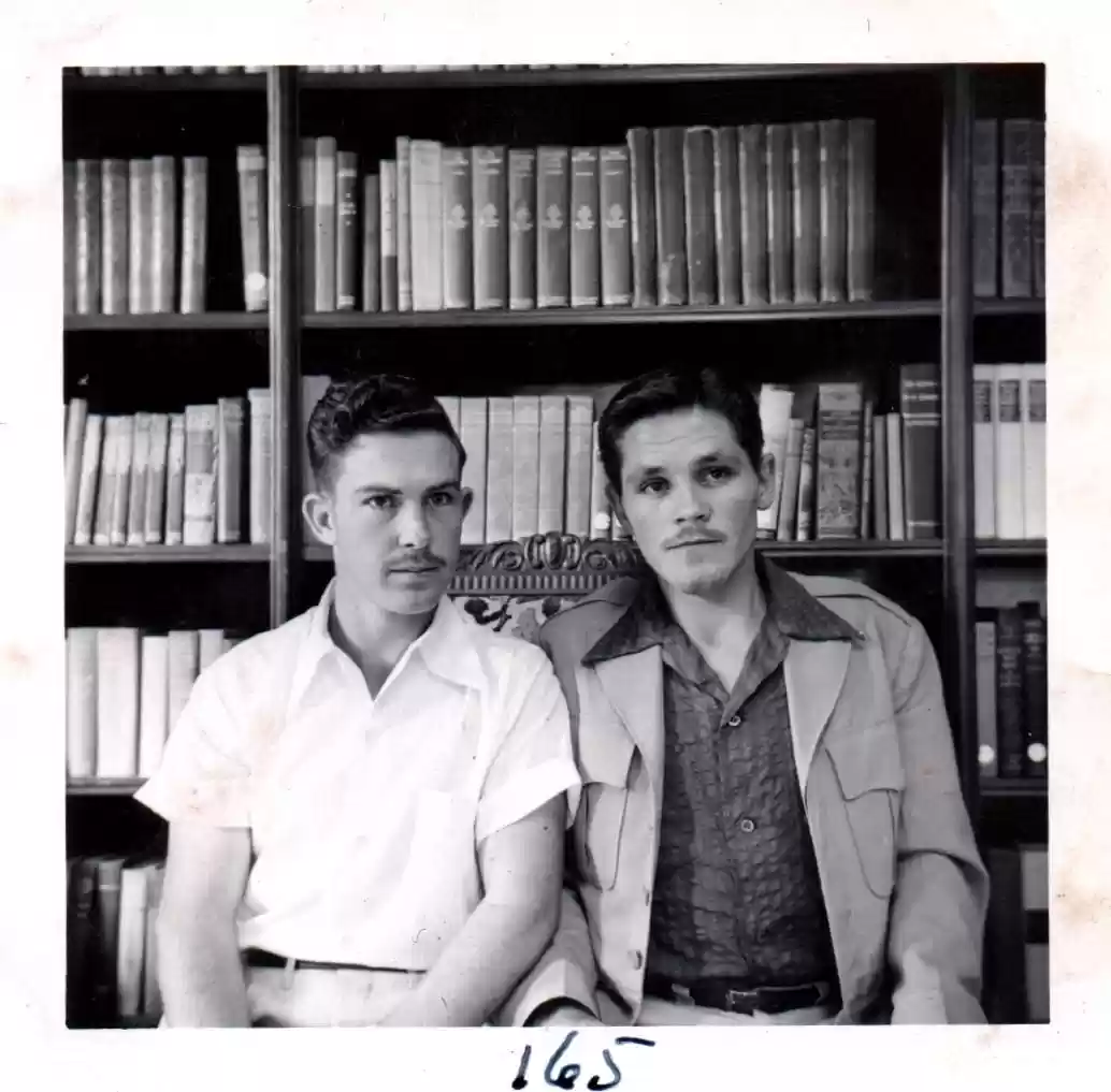 Pic 3-165-Calvin & Bob, in front of a lots of knowledge (2)